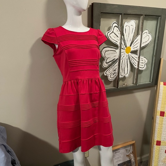 Elle hot pink dress with cap sleeves - Picture 4 of 5